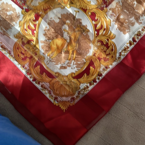 Beautiful Set of 3 Polyester Scarfs and 1 Silk Scarf. - Picture 3 of 16